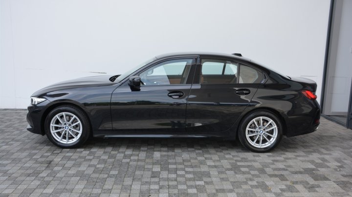 BMW 3 Series 320i 2025