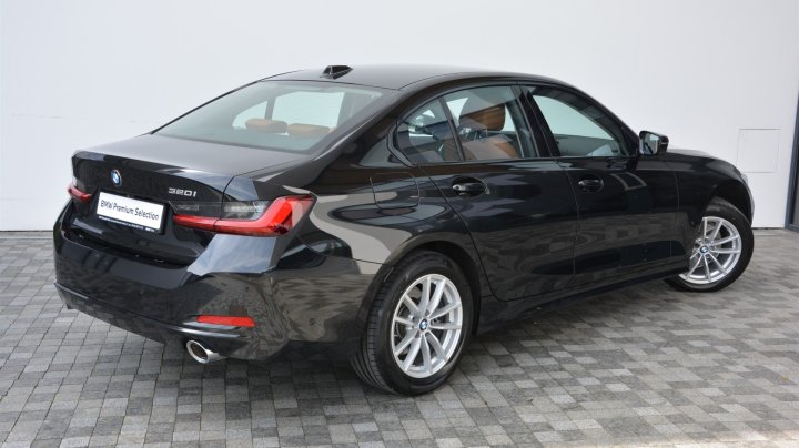 BMW 3 Series 320i 2025