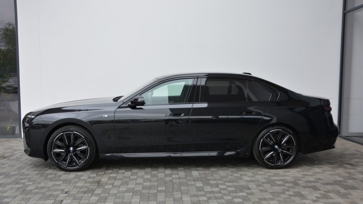 BMW 7 Series 740d xDrive 2025