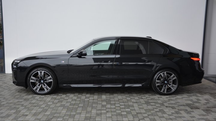BMW 7 Series 740d xDrive 2025