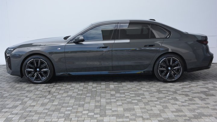 BMW 7 Series 740d xDrive 2025