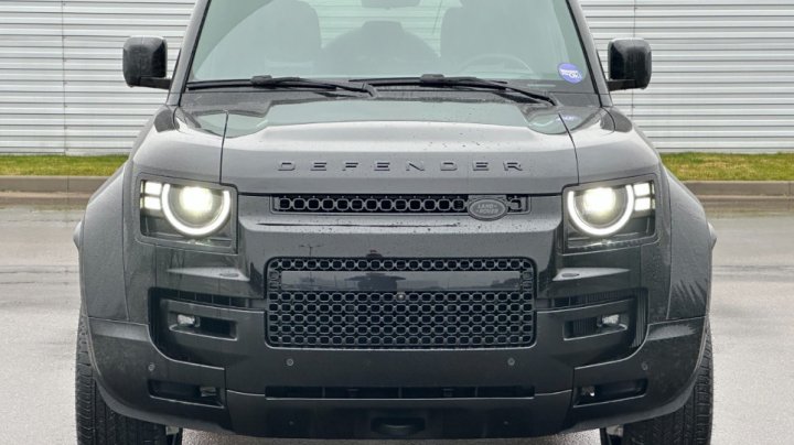 Land Rover Defender 110 Octa Black Edition 2000