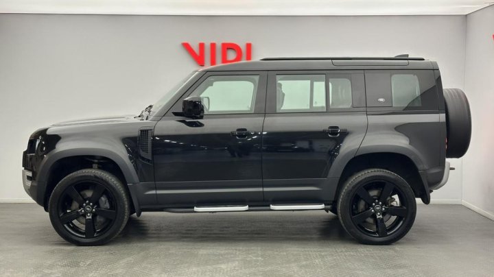 Land Rover Defender 2021