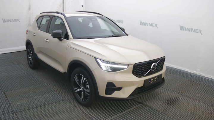 Volvo XC40 Plus Dark 2026