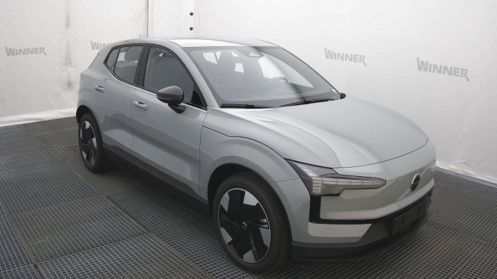 Volvo EX30 Plus Twin 2025