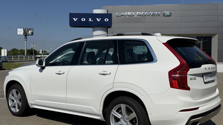 Volvo XC90 Momentum AWD 2019