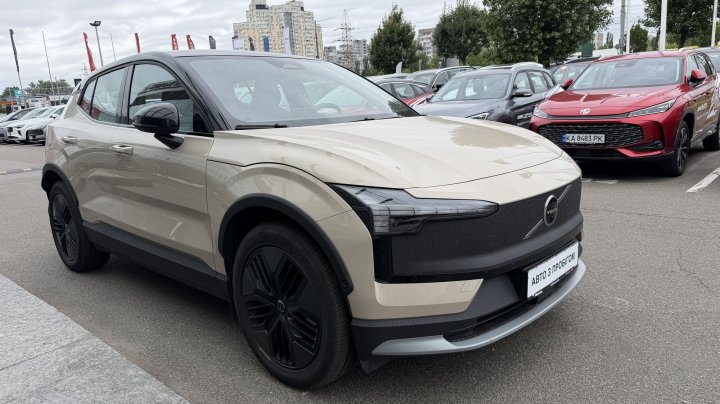 Volvo EX30CC Ultra 2025