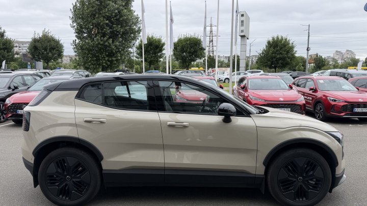 Volvo EX30CC Ultra 2025