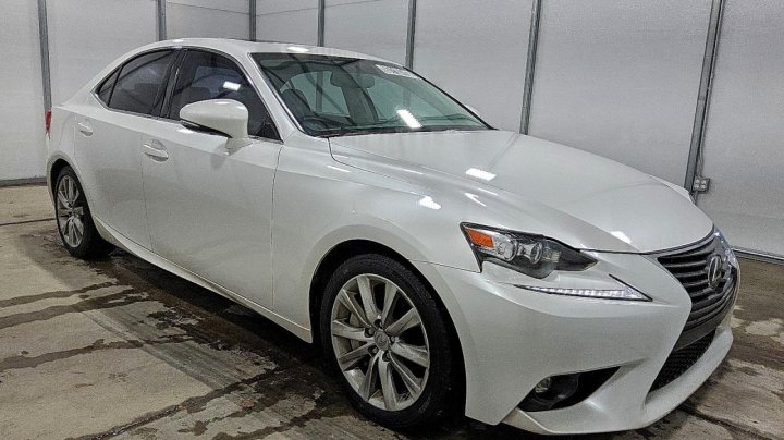 Lexus IS  2016