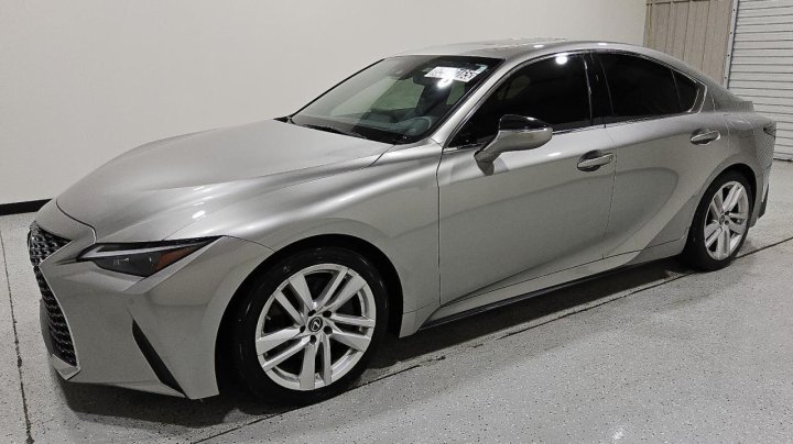Lexus IS  2021