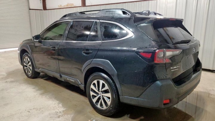 Subaru Outback  2023