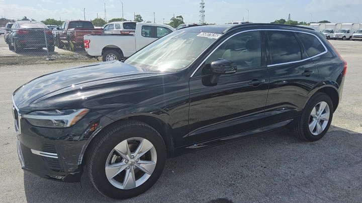 Volvo XC60 B5 MOMENTUM 2022