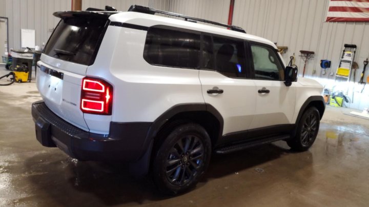 Toyota Land Cruiser BASE 2025