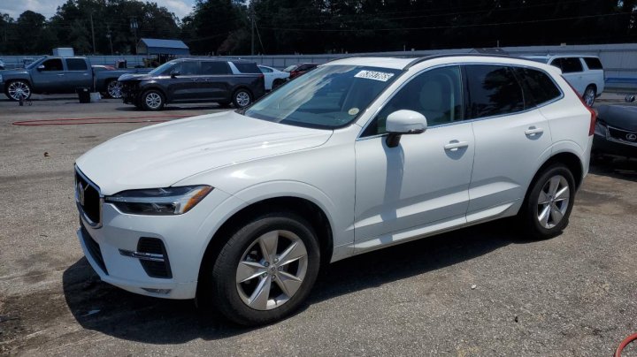 Volvo XC60 B5 MOMENTUM 2022