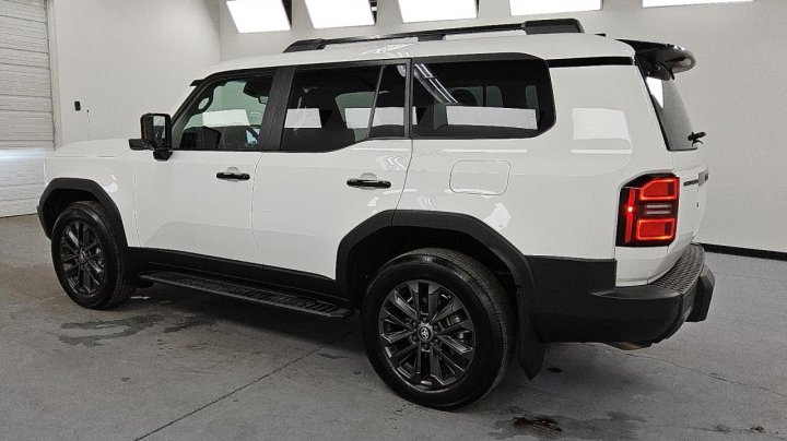 Toyota Land Cruiser BASE 2025
