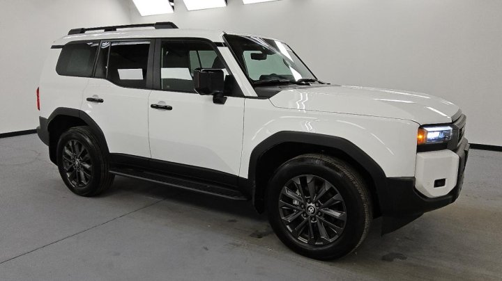 Toyota Land Cruiser BASE 2025