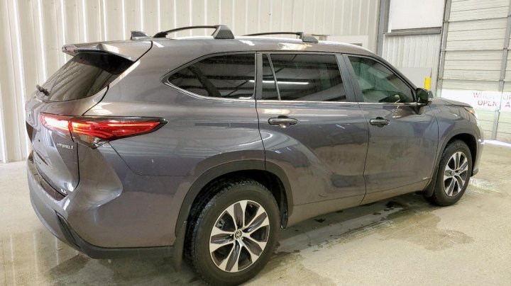 Toyota Highlander HYBRID XLE 2023
