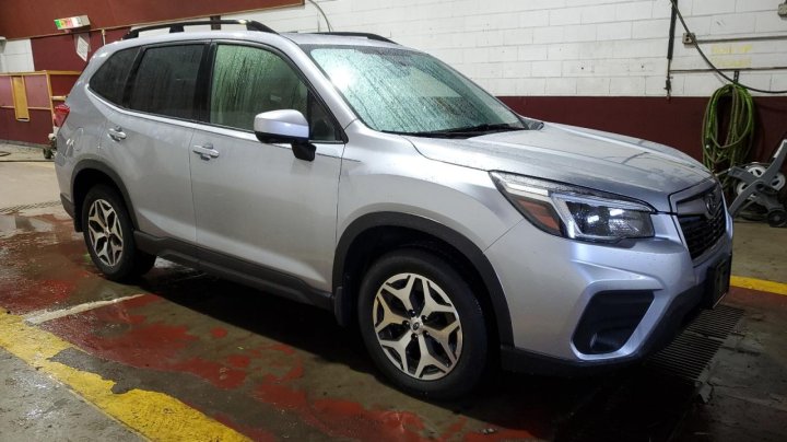 Subaru Forester PREMIUM 2021