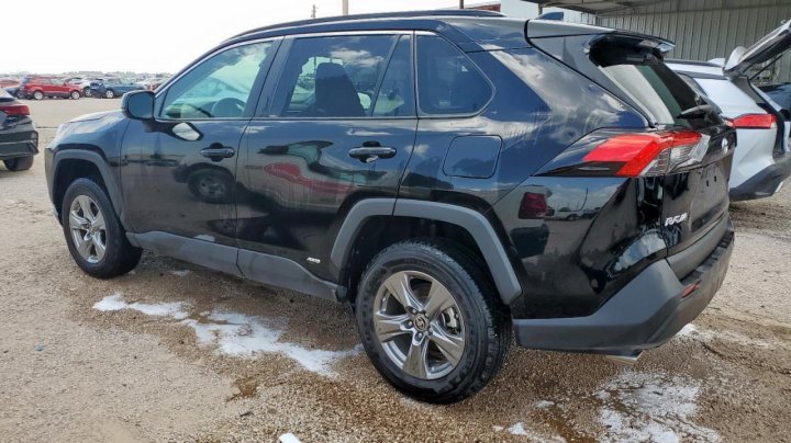 Toyota RAV4 LE 2024