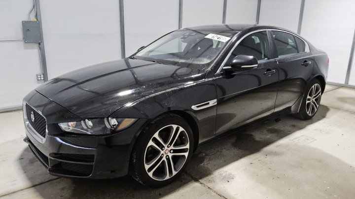 Jaguar XE  2018