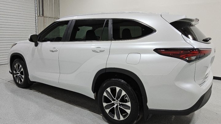 Toyota Highlander LE 2024