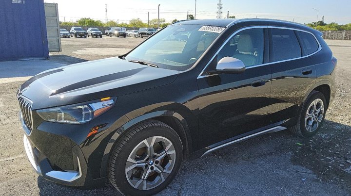 BMW X1  2024