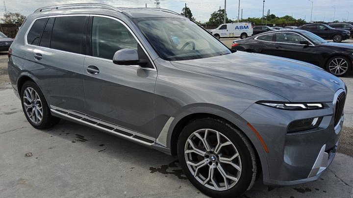 BMW X7  2024
