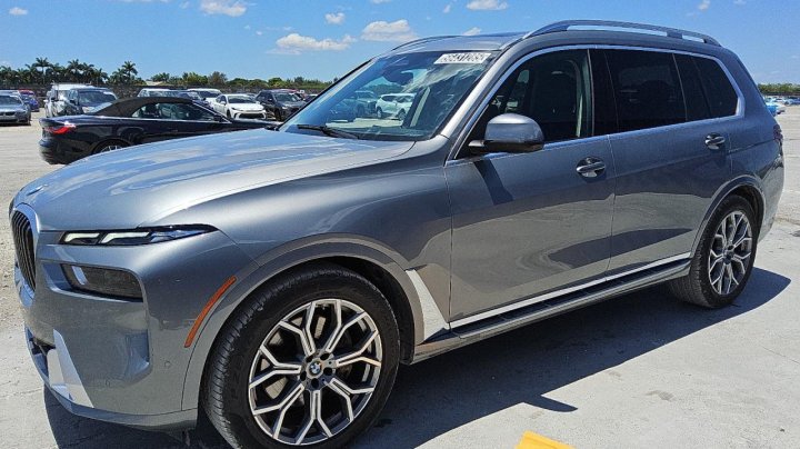 BMW X7  2024