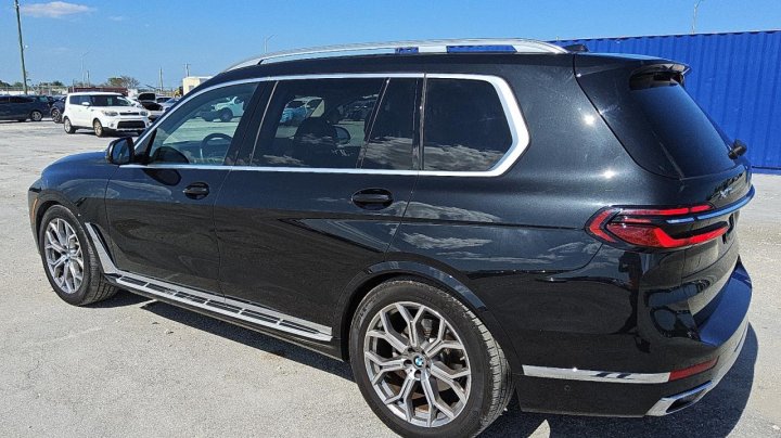 BMW X7  2024