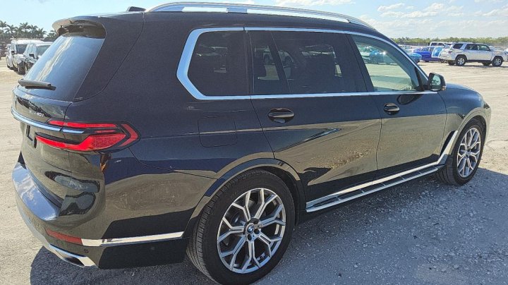BMW X7  2024
