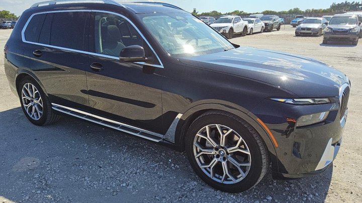 BMW X7  2024