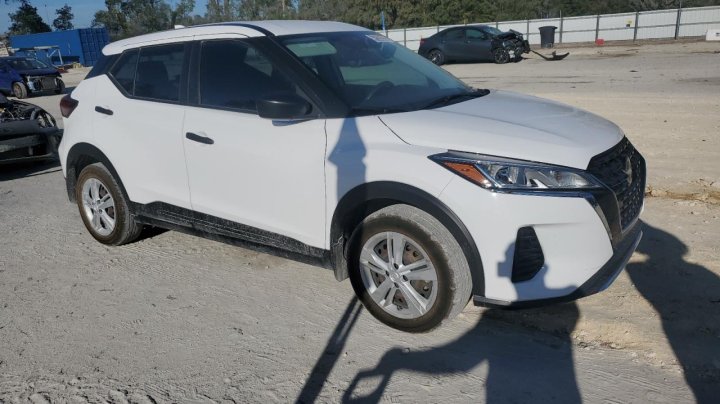 Nissan Kicks  2023