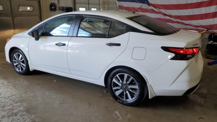 Nissan Versa  2024