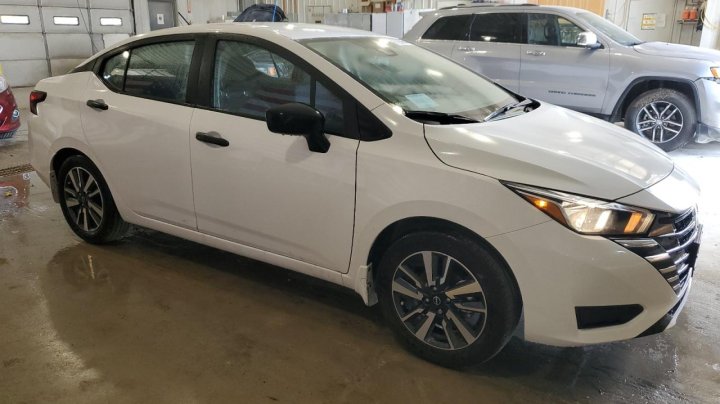 Nissan Versa  2024