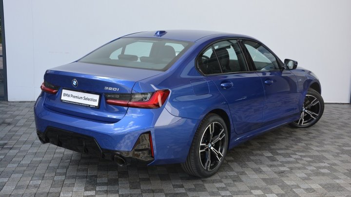 BMW 3 Series 320i 2025
