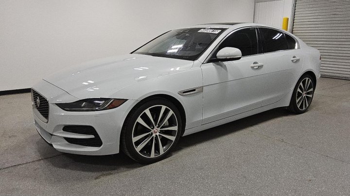 Jaguar XE  2020