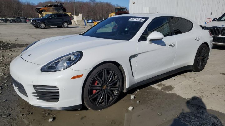 Porsche Panamera GTS 2016