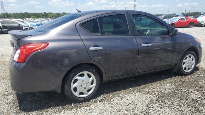 Nissan Versa S 2015