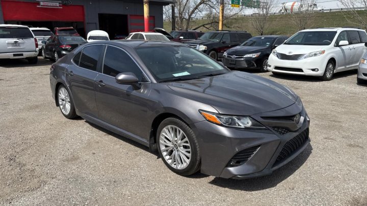 Toyota Camry SE 2020