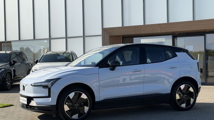 Volvo EX30 Plus Twin AWD 2024