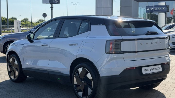 Volvo EX30 Plus Twin AWD 2024