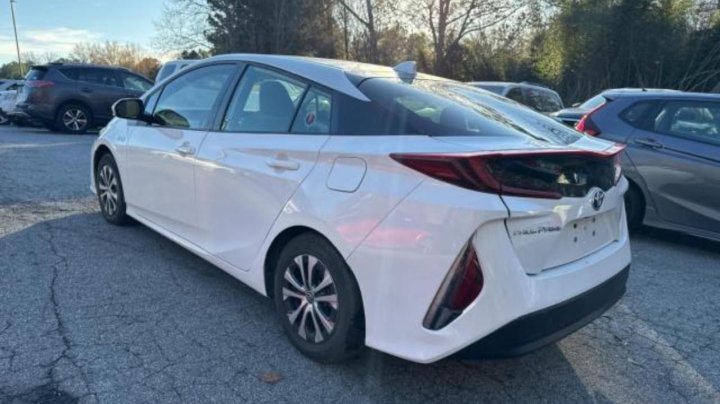 Toyota Prius LE 2022