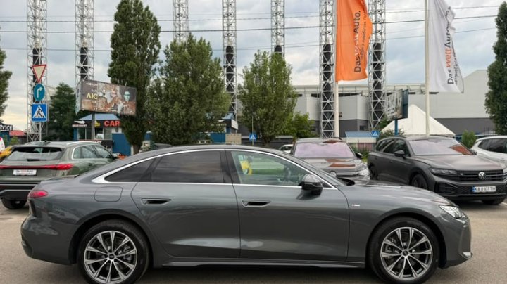 Audi A6 40 TDI quattro S line PA 2025