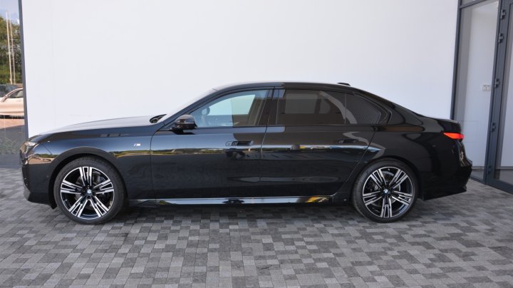 BMW 7 Series 740d xDrive 2025