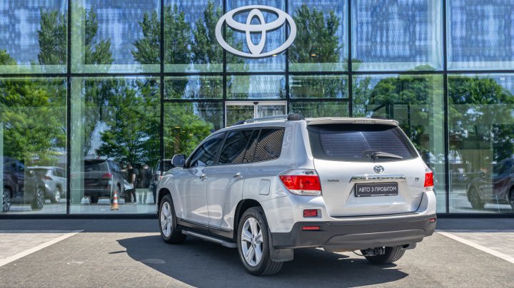 Toyota Highlander Base 2013