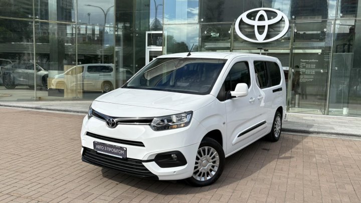 Toyota Proace City Verso Shuttle 2021