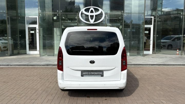 Toyota Proace City Verso Shuttle 2021