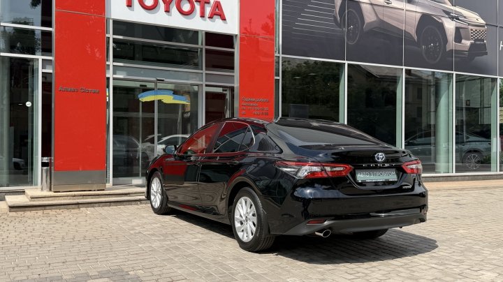 Toyota Camry Elegance 2023