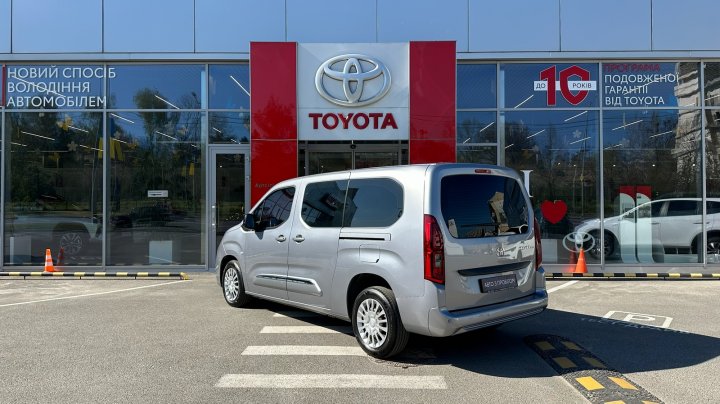 Toyota Proace City Verso Shuttle 2024