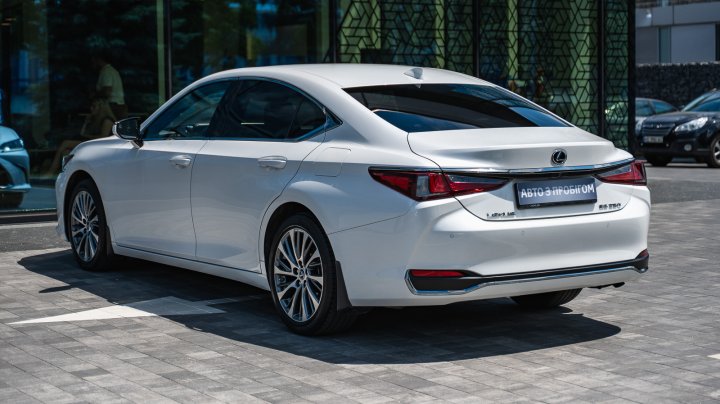 Lexus Es Miyata 2021